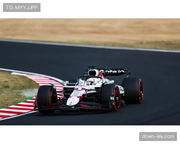 女子速降排位赛，前五名车手差距均在1秒之内