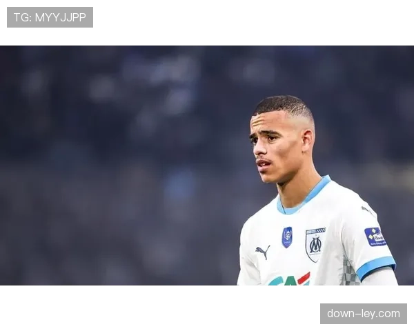 格林伍德赛后与球迷互动，24岁新星40场造35球创造个人纪录